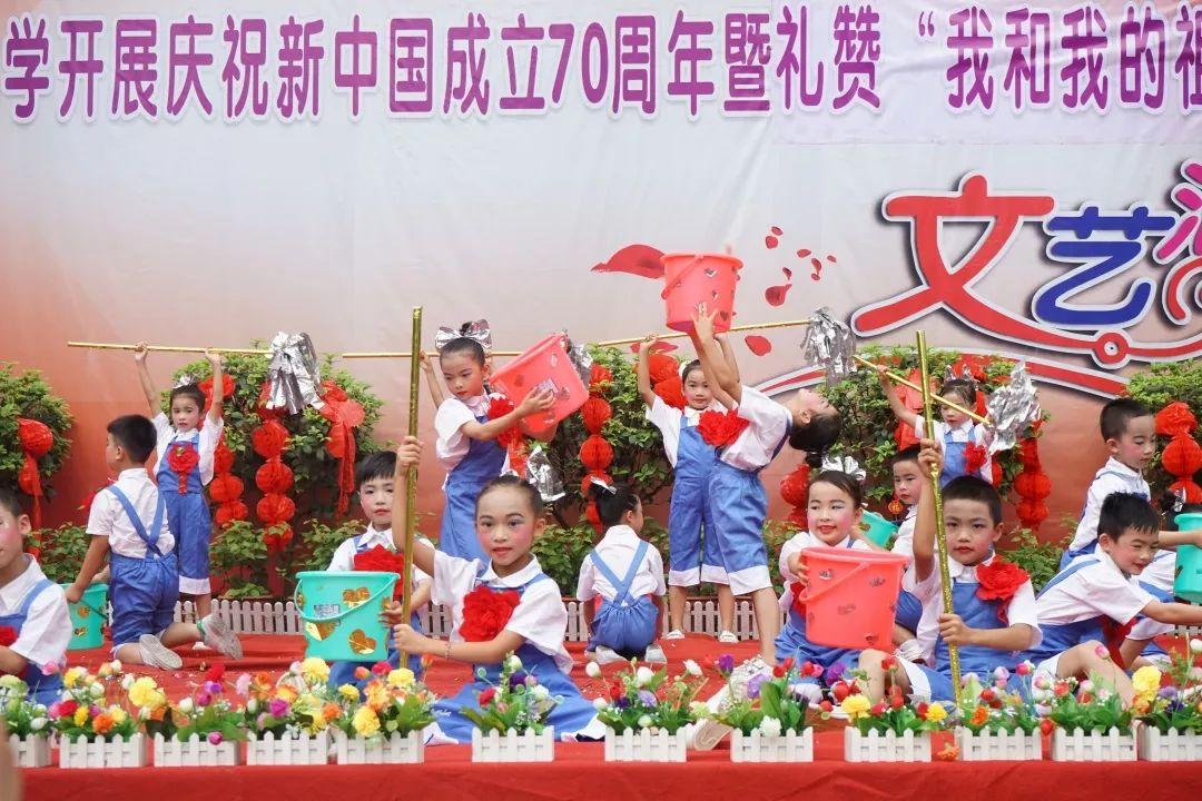 德云社石家庄专场结束，演员晒照引起热议，郭德纲的儿徒是真火