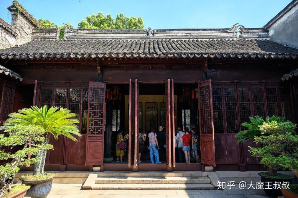 东湖评论:持续修炼内功,在提升服务水准中赢得发展先机